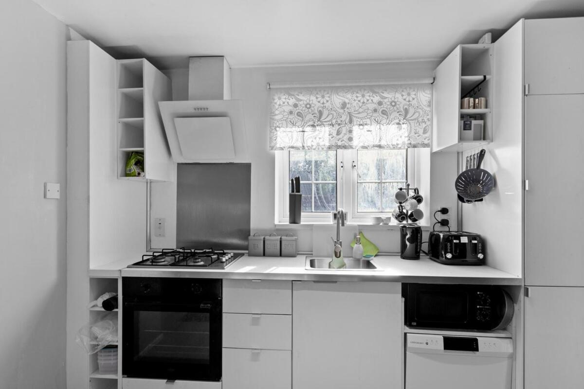 Apartment Cozy 3-bed 2bath House Near Lcy & Excel Sleeps 6