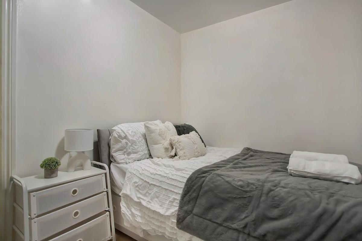 Apartment Cozy 3-bed 2bath House Near Lcy & Excel Sleeps 6 *