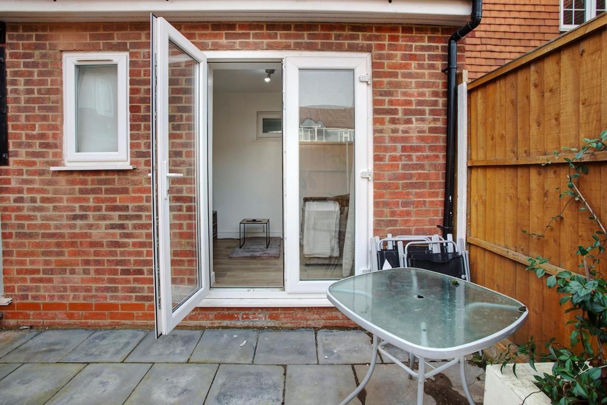 Apartment Cozy 3-bed 2bath House Near Lcy & Excel Sleeps 6 *