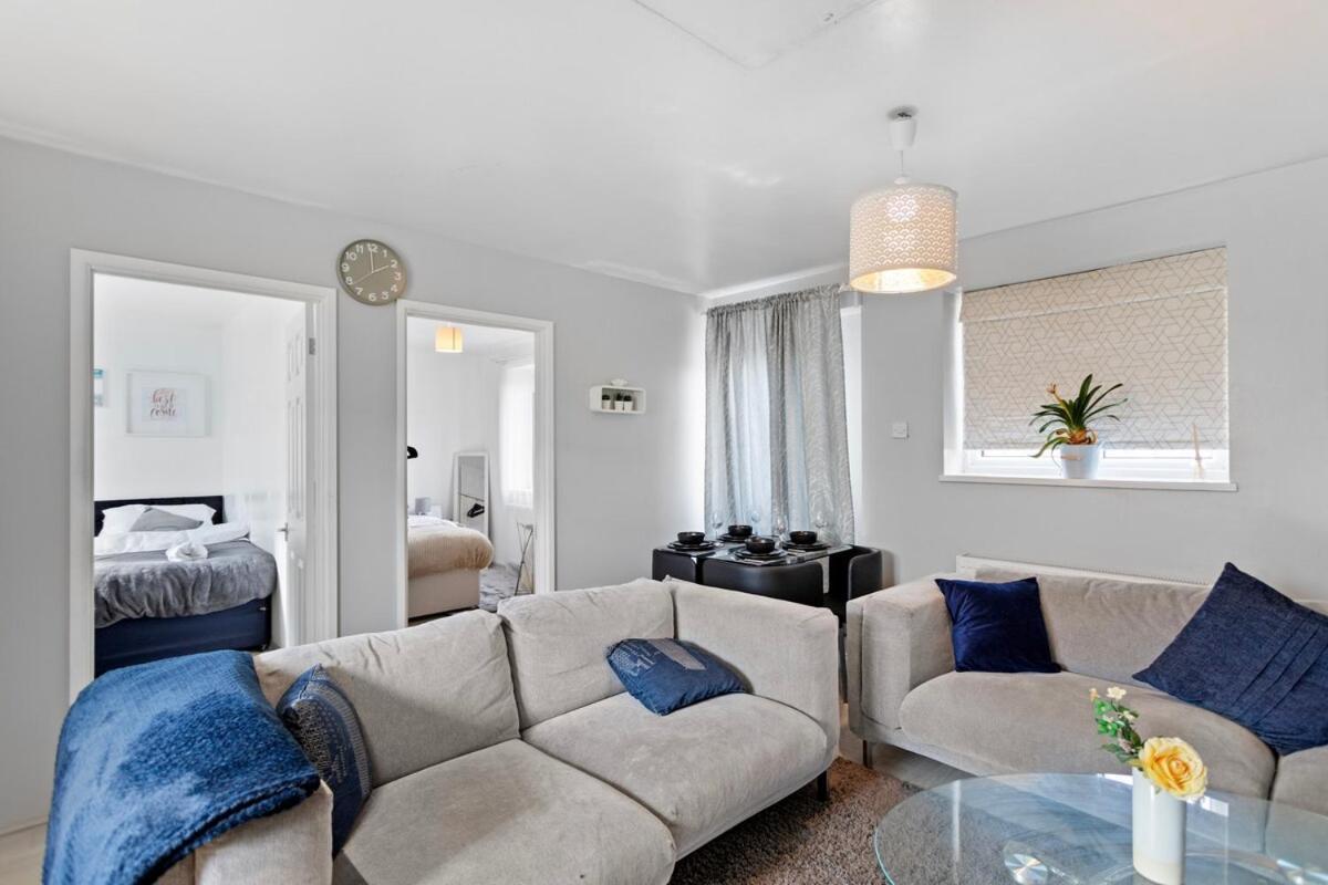 Cozy 3-bed 2bath House Near Lcy & Excel Sleeps 6 * London