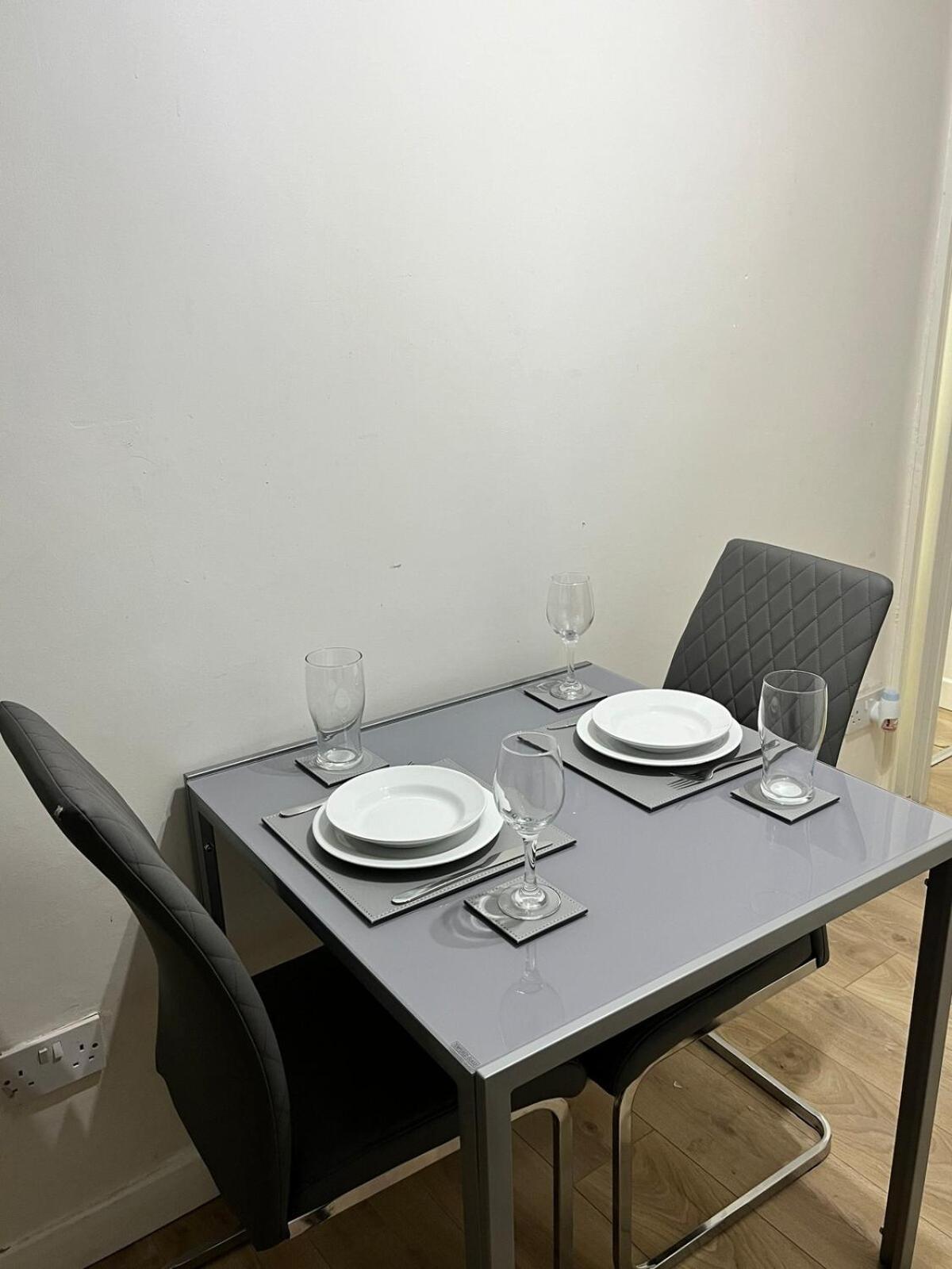 Cozy 3-bed 2bath House Near Lcy & Excel Sleeps 6 Apartment London