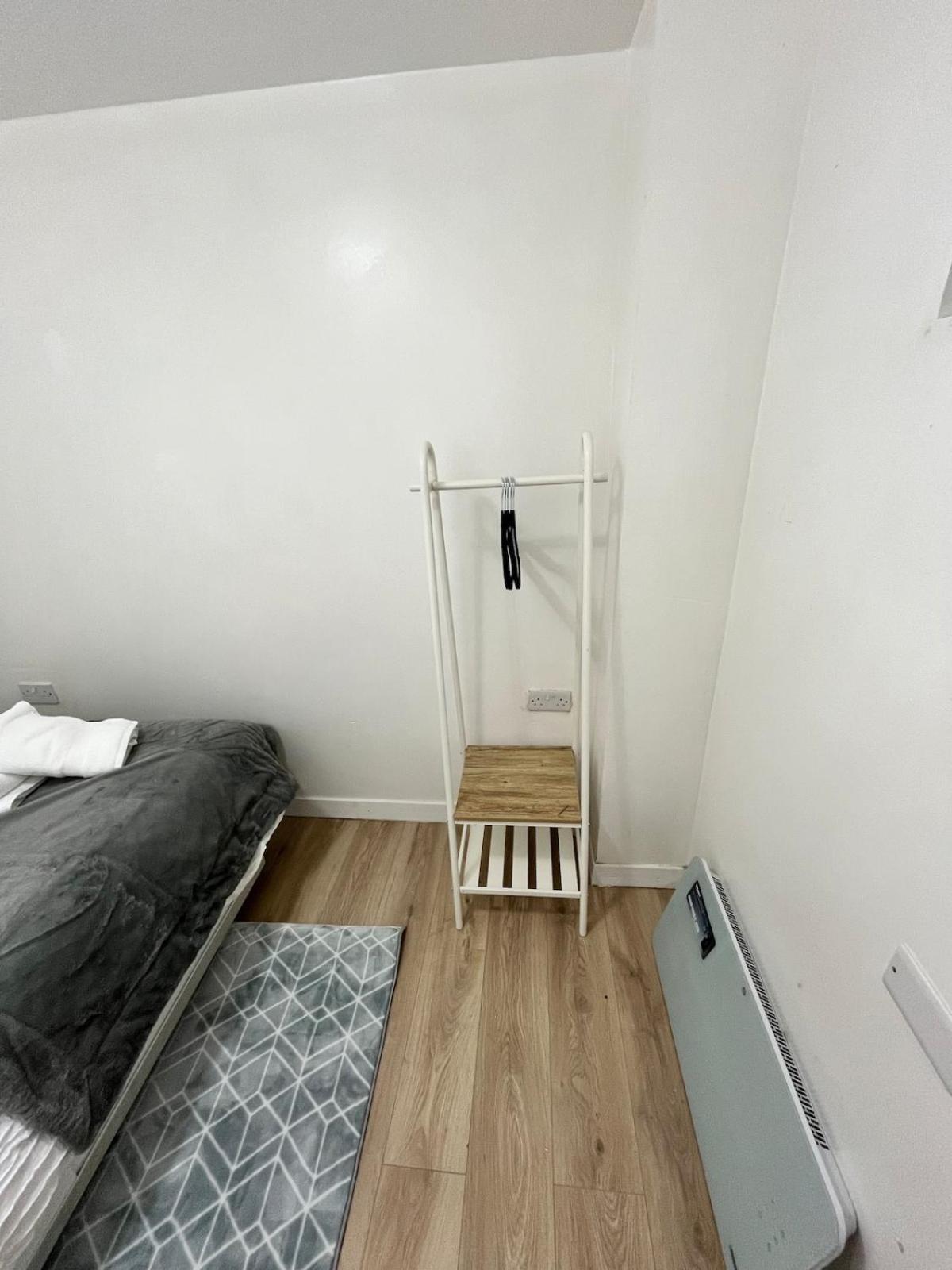 Cozy 3-bed 2bath House Near Lcy & Excel Sleeps 6 Apartment