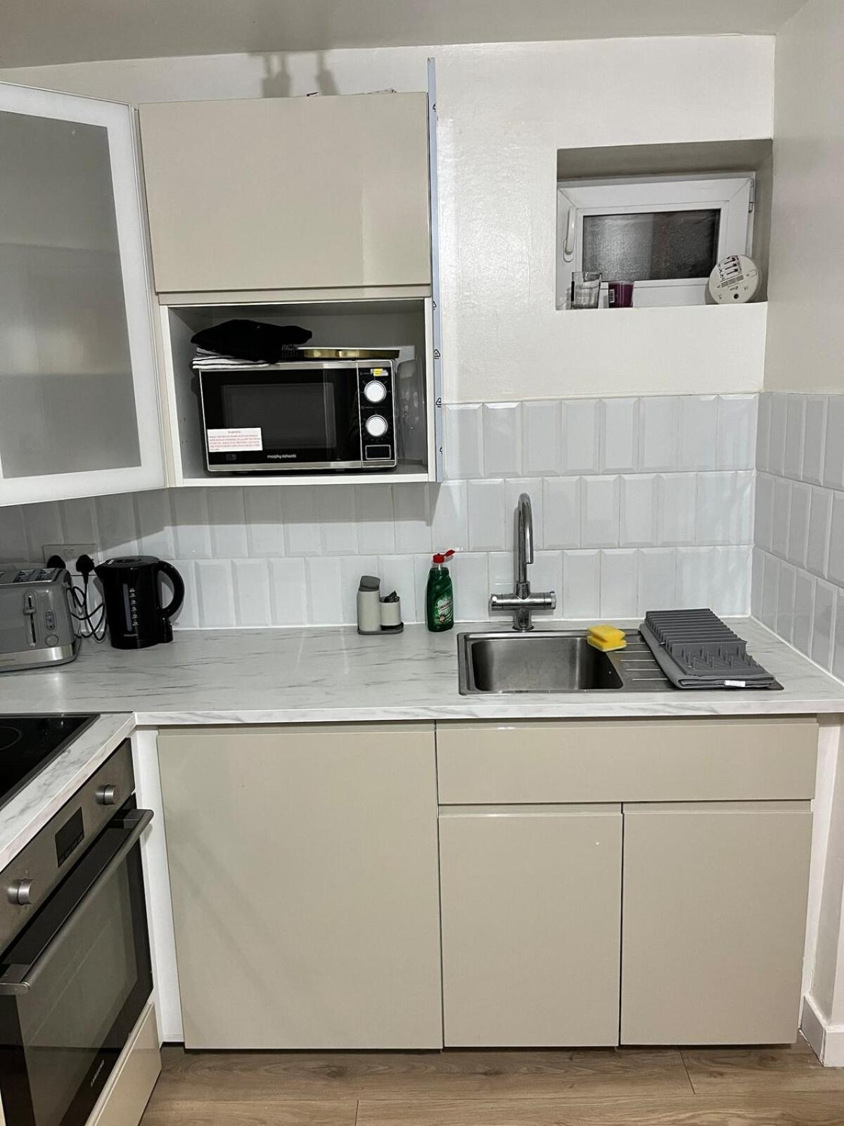 Cozy 3-bed 2bath House Near Lcy & Excel Sleeps 6 Apartment London