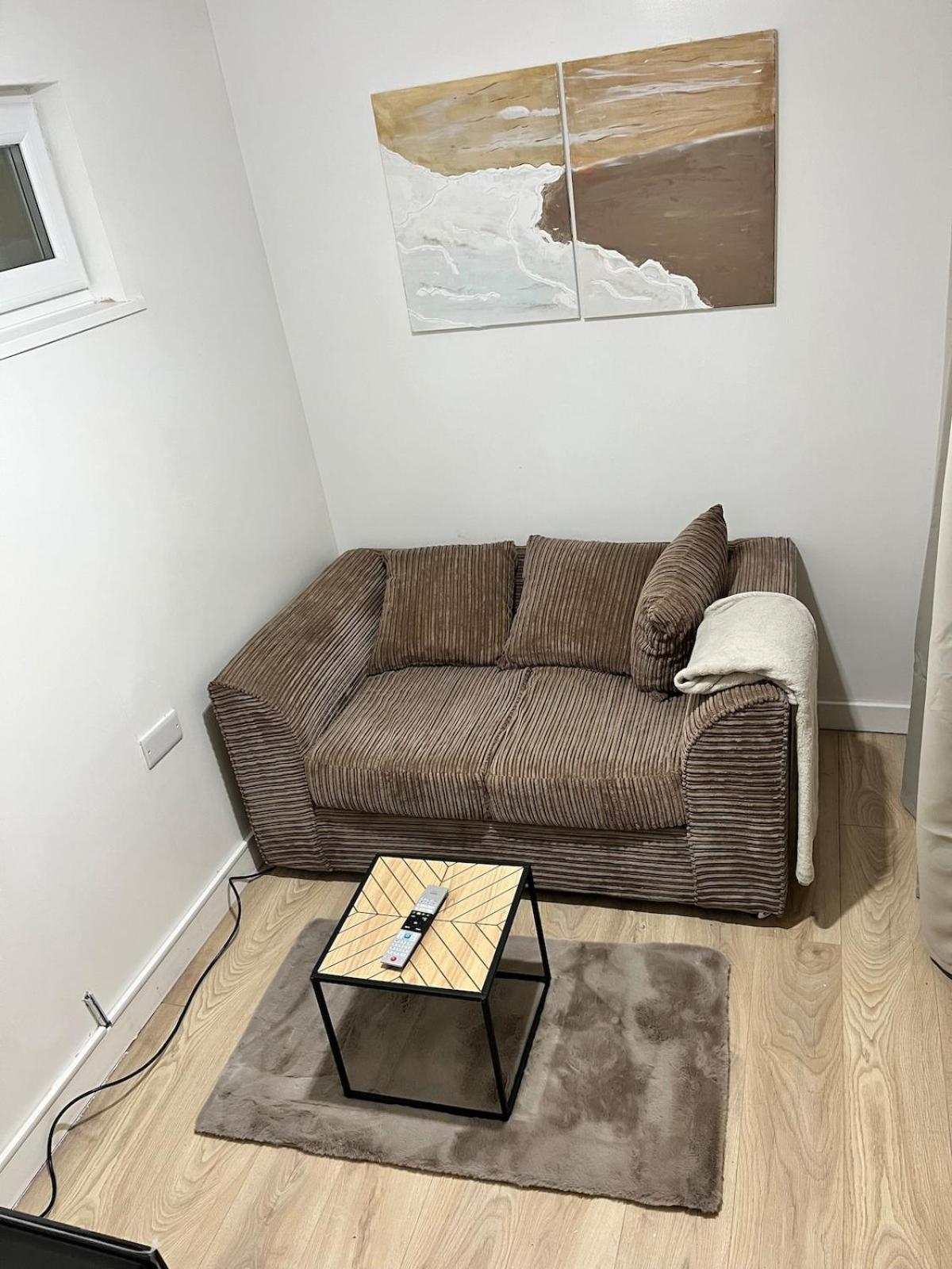 Apartment Cozy 3-bed 2bath House Near Lcy & Excel Sleeps 6